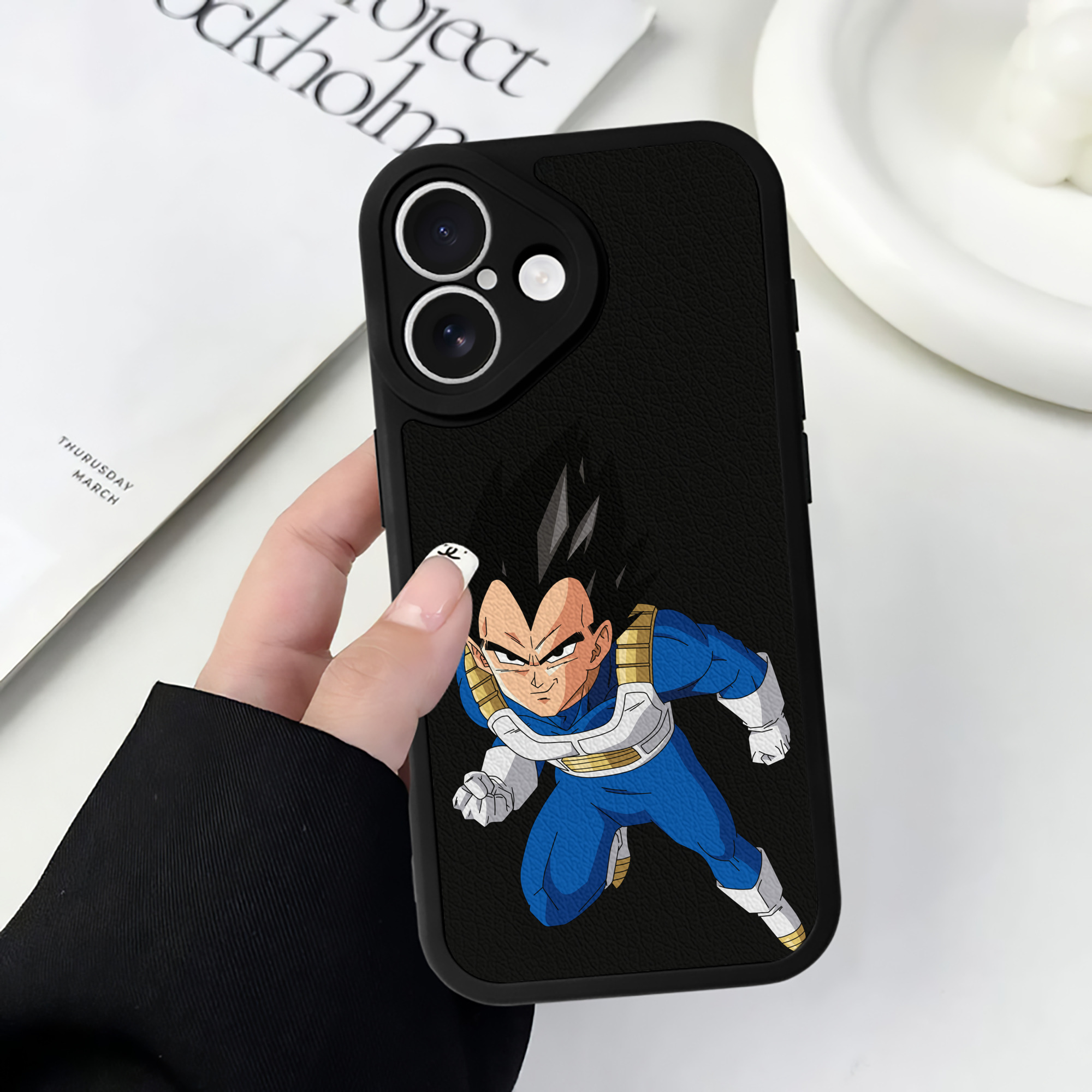 （画像用） ドラゴンボール ベジータ四世（Bejīta Yonsei）DRAGON BALL Vegeta IV 【iPhone 16シリーズ対応】シリコンスマホケース（レザー調） 材質：シリコン